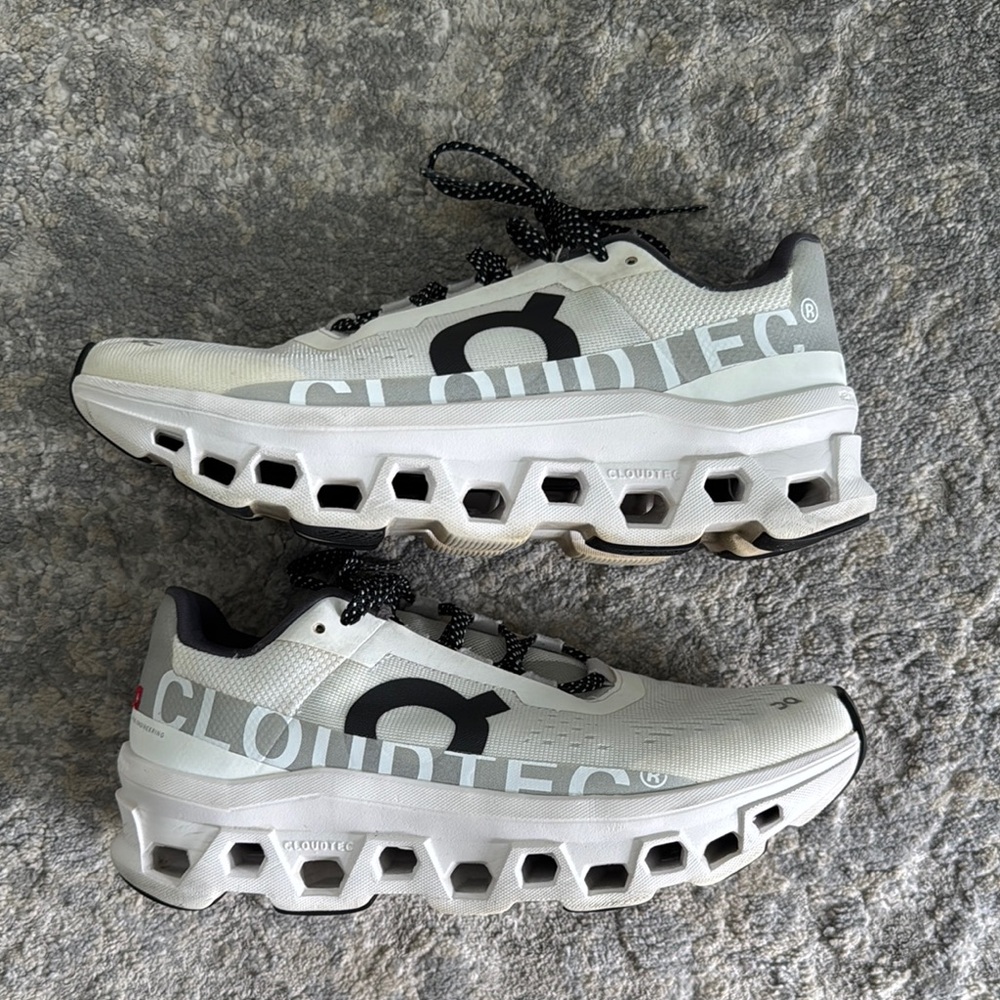 WOMEN'S ON CLOUDMONSTER RUNNING SHOES size 8